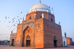 Splendid_Shrine_of_Hazrat_Baha-ud-din_Zakariya