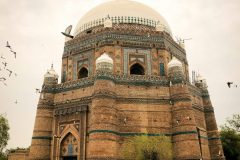 free-photo-of-tomb-of-hazrat-shah-rukn-e-alam-scaled