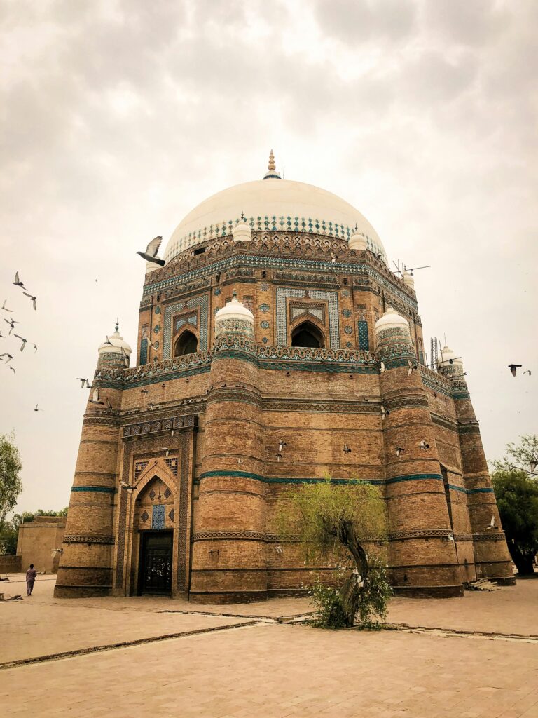 free-photo-of-tomb-of-hazrat-shah-rukn-e-alam